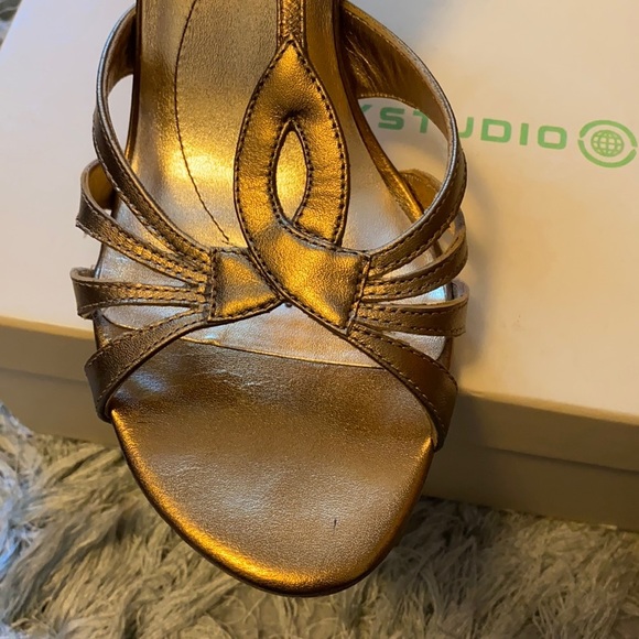 Max Studios Strappy Shoes - Picture 10 of 13